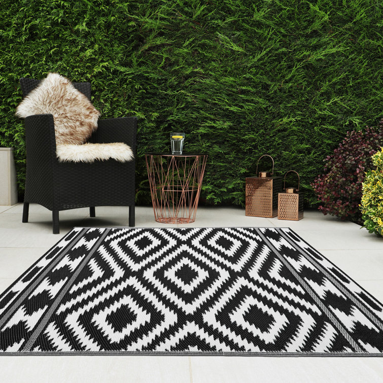 Gracie Oaks Juba Black/White Indoor / Outdoor Rug Wayfair.co.uk